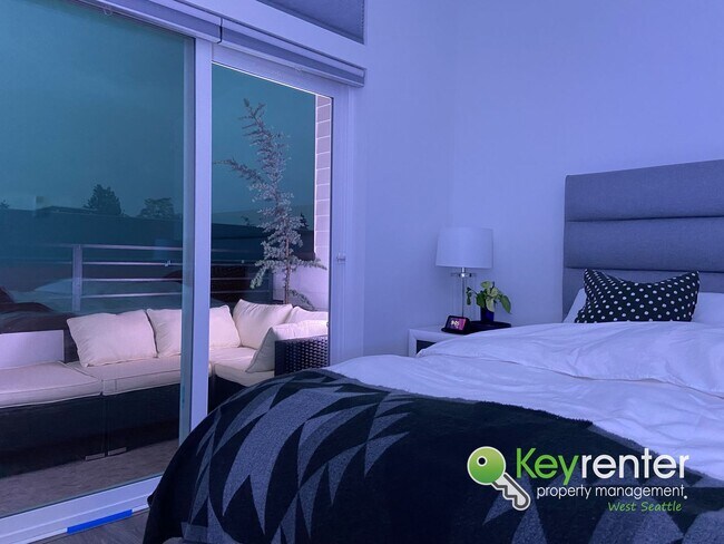 Building Photo - 4 Bedroom Seattle Townhome with Parking and Modern Finishes