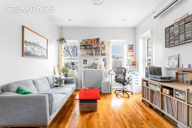 Building Photo - 258 Halsey St