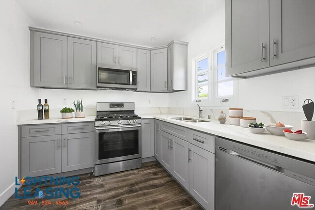 Building Photo - 1050 1/2 Meadowbrook Ave-A