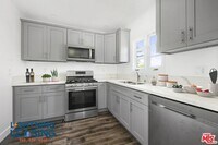 Building Photo - 1050 1/2 Meadowbrook Ave-1D