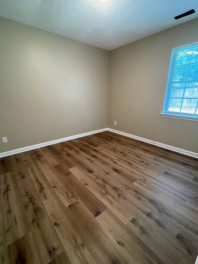 Building Photo - Brick Ranch