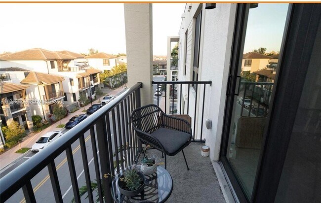 Building Photo - 4740 NW 84th Ct