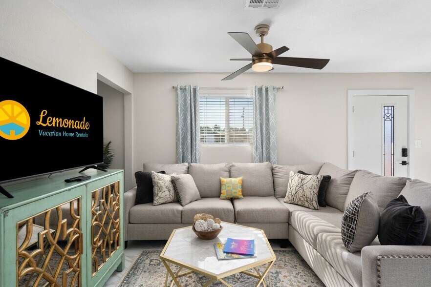 Building Photo - 7902 E Latham St