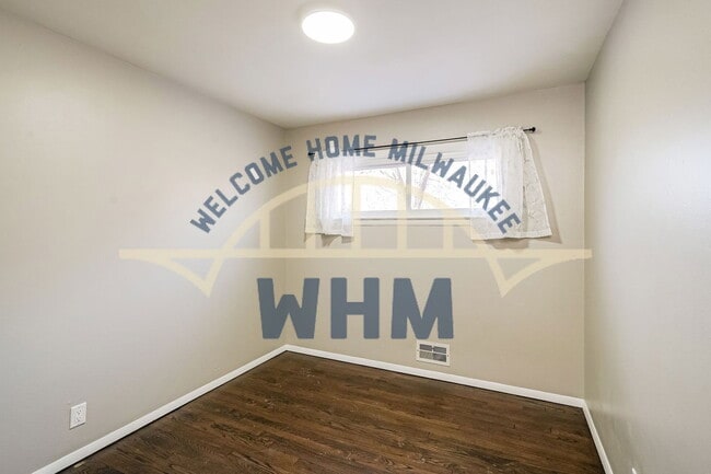 Building Photo - 4725 W Wilbur Ave