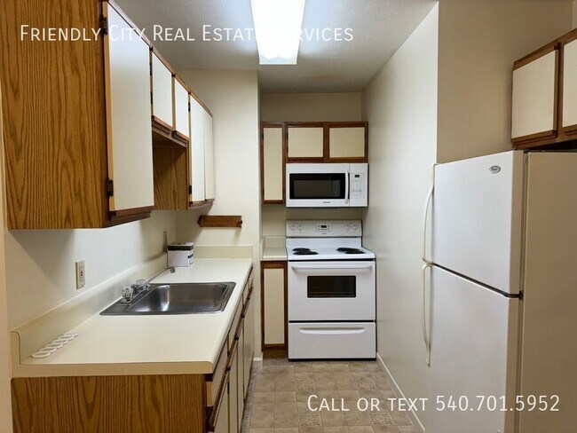 Building Photo - 1115 Lincolnshire Dr
