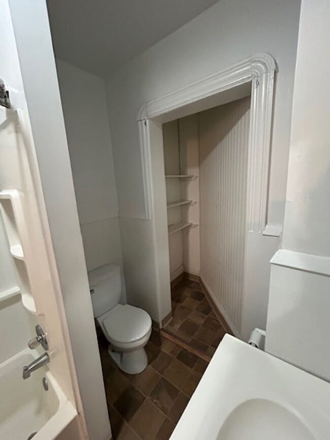 Building Photo - 964 Walnut St