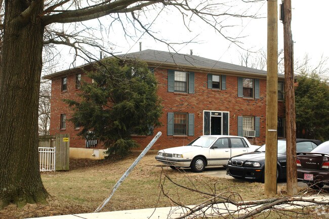cars blocking most of the views - 3018 Pamela Way