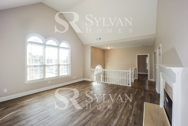 Building Photo - Spacious 4BR 3BA Home for You