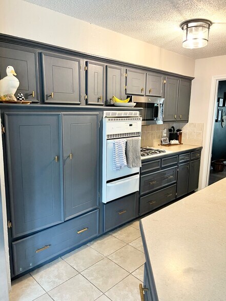 Building Photo - 2334 Babalos Ln