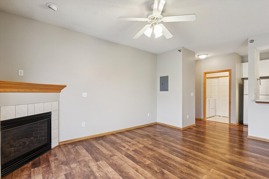 Building Photo - 1320 SE Florence Dr