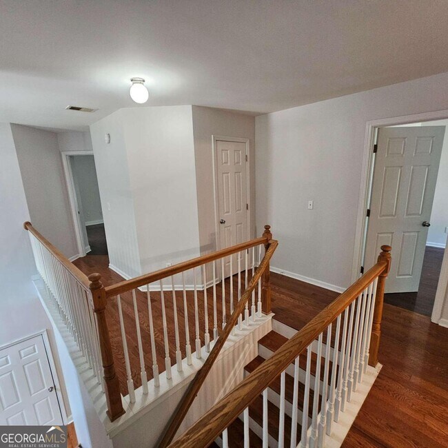 Building Photo - 6141 Long Shore Dr