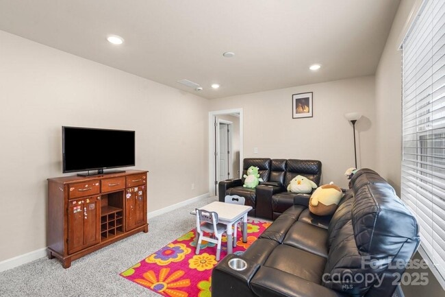 Building Photo - 613 Cedar Knoll Cir