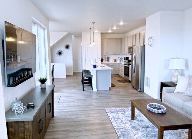 Building Photo - 5947 Denys Dr.