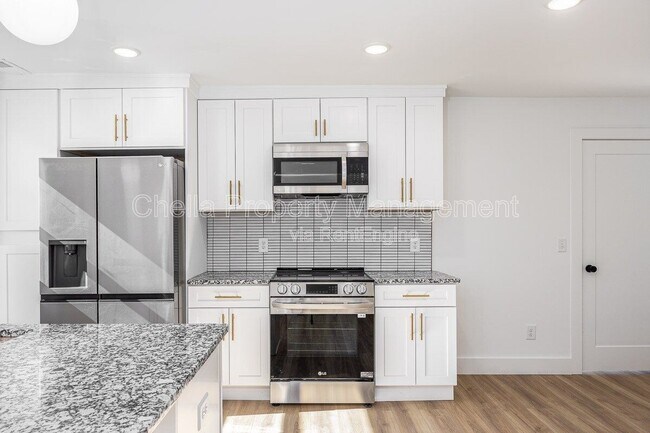 Building Photo - 1012 Debow St