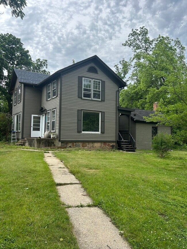 Building Photo - 37256 IL-83