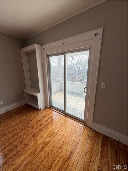 Building Photo - 501-501 Clarendon St