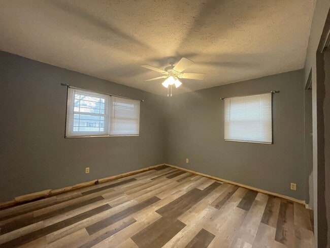 Building Photo - Newly updated! 3 bedroom, 2 bath home located near Skyview Lake! More updated photos to come!