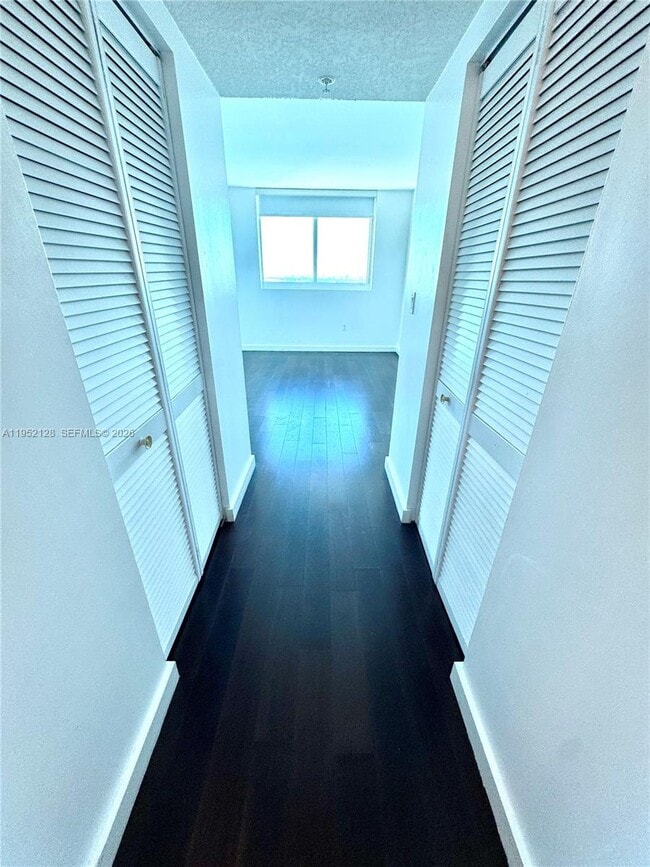 Building Photo - 1800 N Bayshore Dr