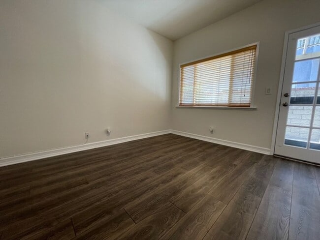 Building Photo - BEAUTIFUL 4 BEDROOM + 3 BATHROOM HOUSE IN SANTA CLARITA AVAILABLE NOW!