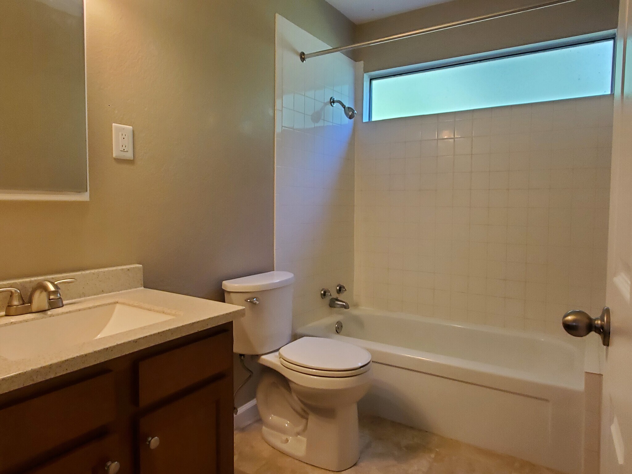 Building Photo - 5526 Humbert Rd