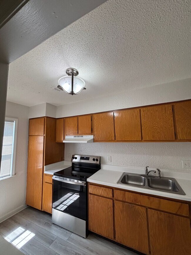 Building Photo - 2502 Avent Ferry Rd