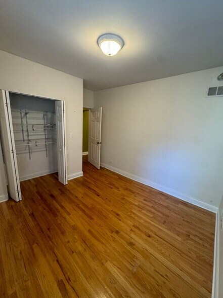 Building Photo - 6812 N Wayne Ave