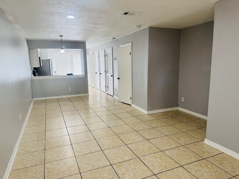 Building Photo - 3130 Enclave Ct