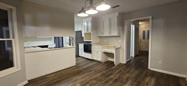 Building Photo - 211 Plantation Rd