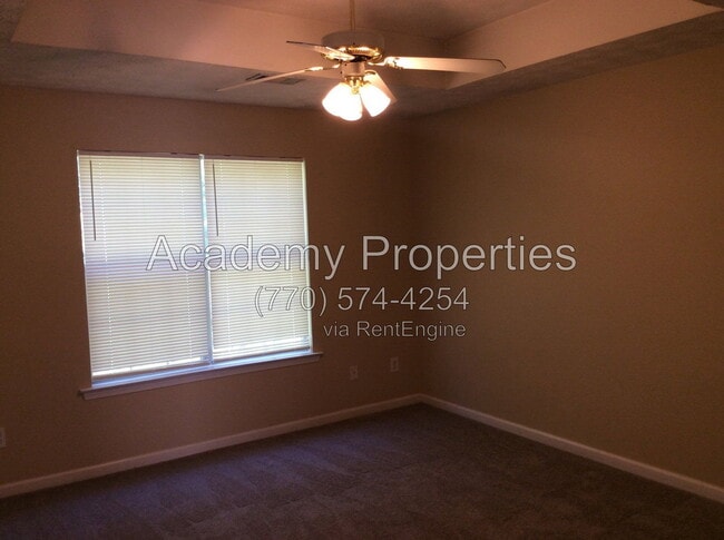 Building Photo - 390 Summer Hill Cir