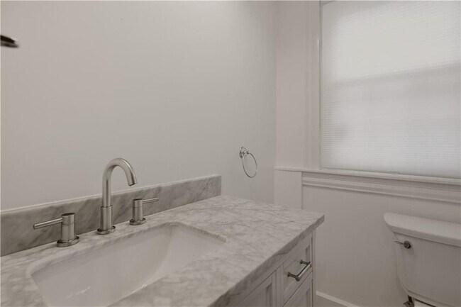 Building Photo - 82 Van Zandt Ave