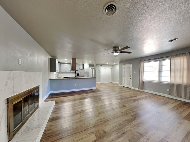 Building Photo - 836 Misty Glen Ln