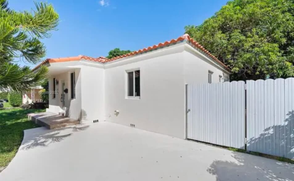 Building Photo - 15 Oviedo Ave