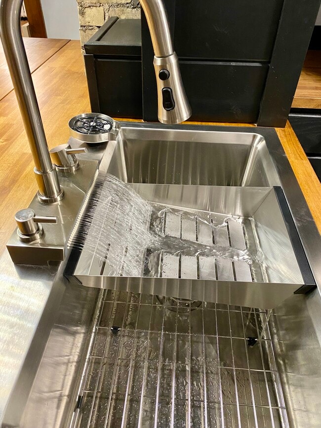 Building Photo - 780 Curfew St