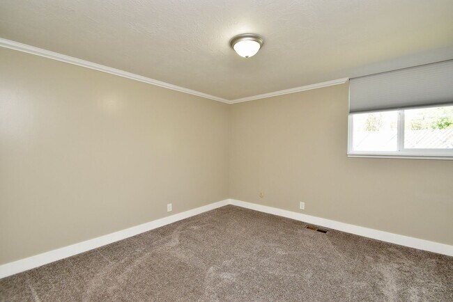 Building Photo - 127 E 1100 N