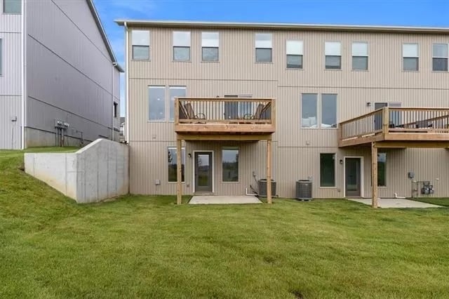 Back view - walkout lower level - 7345 Griffey St
