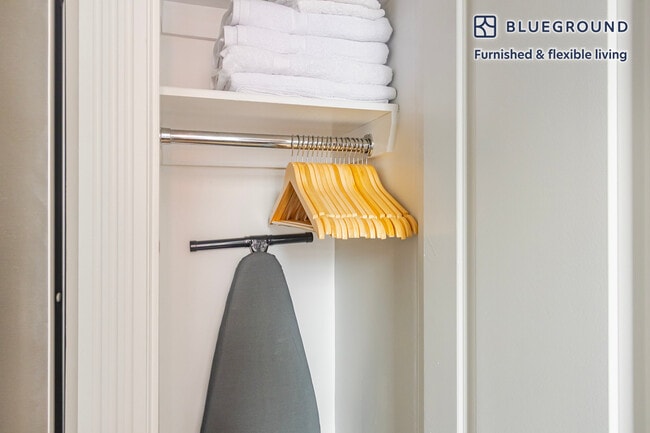 Building Photo - 246 Mott St