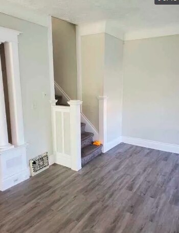 Building Photo - 902 Prospect Ave