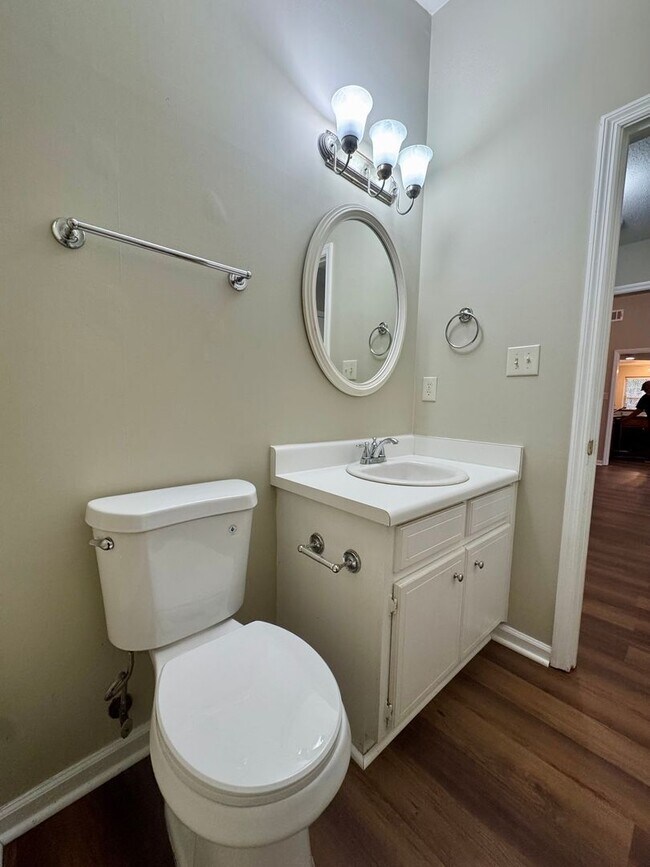 Building Photo - Your Private Retreat 3 Bedroom 2 Bath RentalAwaits!