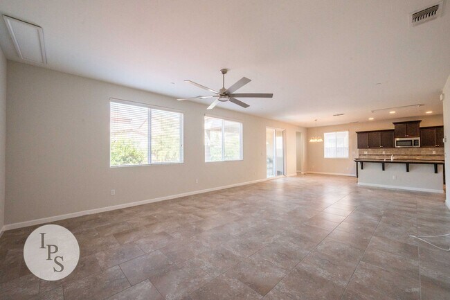 Building Photo - Clovis Eastside Home, 4BR/3BA, Built 2017 - Lots of Amenities!