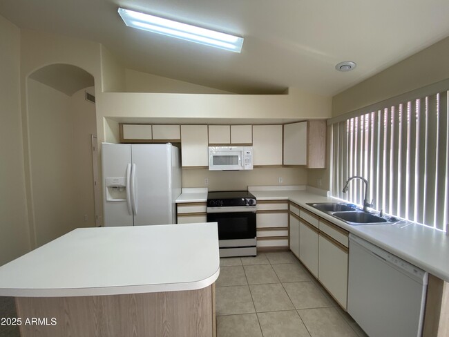 Building Photo - 902 W Sun Coast Dr