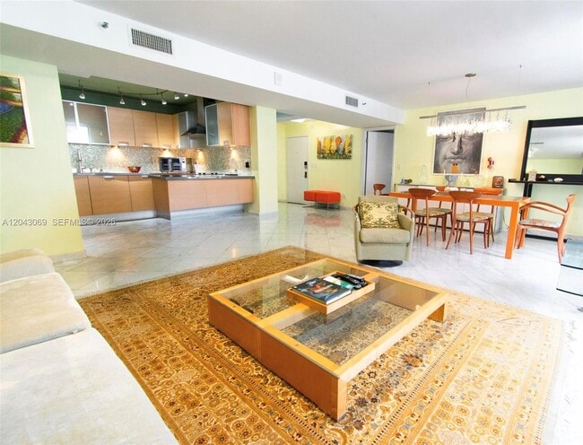 Building Photo - 1623 Collins Ave