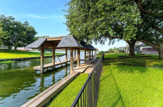 Building Photo - 8311 Amber Cove Dr