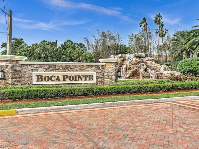 Building Photo - 6538 Via Regina