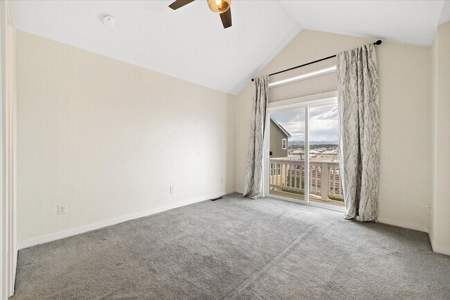 Building Photo - Beautiful, updated 3 bedroom townhome!