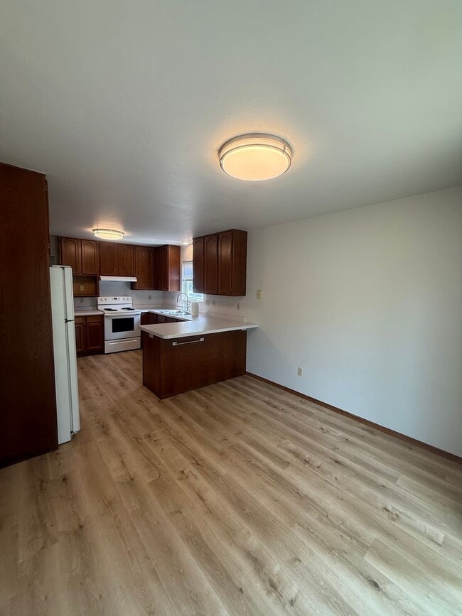 Building Photo - 600-602 Mollies Way
