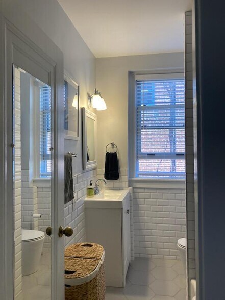 Building Photo - 2410 20th St NW