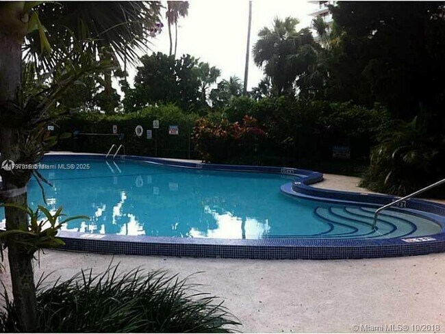 Building Photo - 1450 Brickell Bay Dr