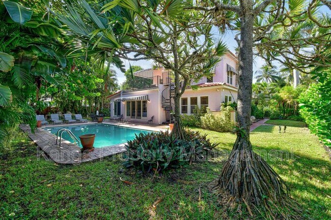 Building Photo - 194 Almeria Rd