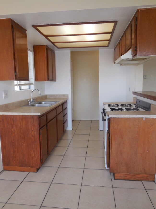 Building Photo - 839 Gaviota Ave