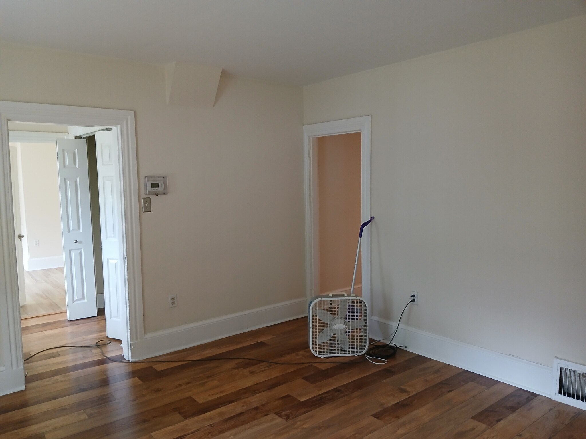 Livingroom - 210 W Montgomery Ave